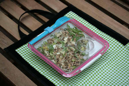 Farro-linzensalade met geitenkaas en avocado